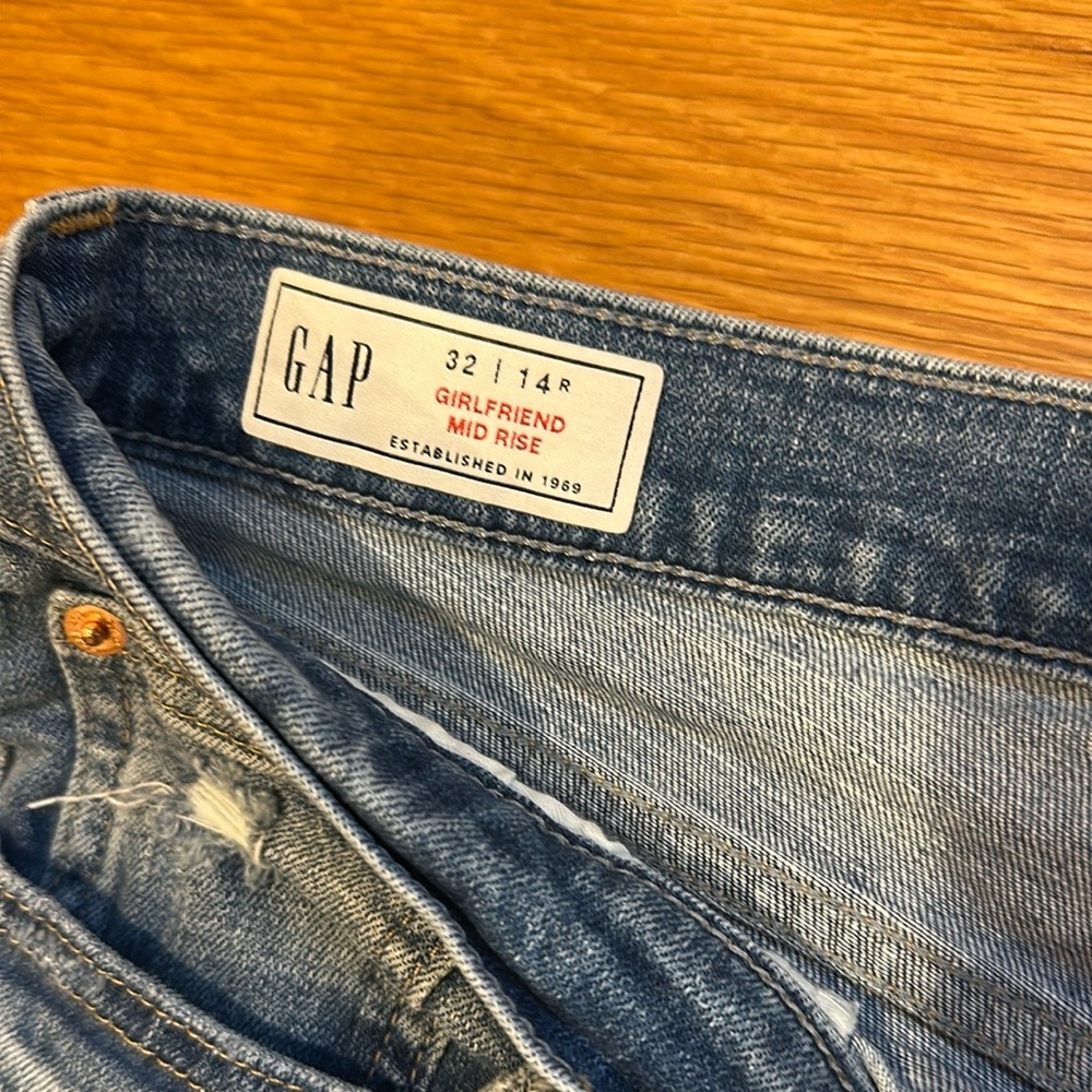 Gap Girlfriend Mid Rise Jeans - Picture 5 of 8